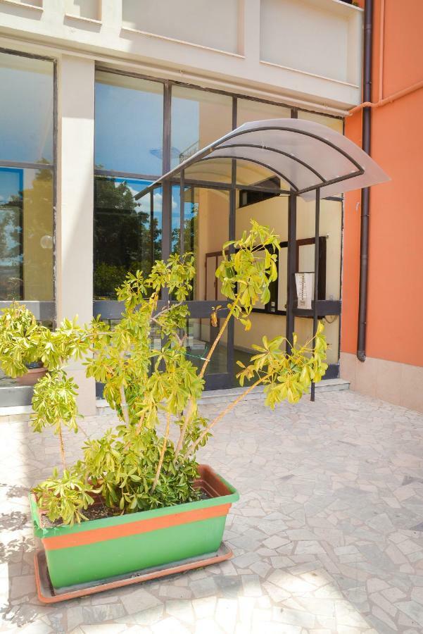 קאסרטה Lian Room B&B מראה חיצוני תמונה
